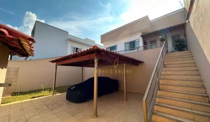 Casa com 3 dormitórios à venda, 208 m² por R$ 590.000,00 - Alta Villa - Varginha/MG
