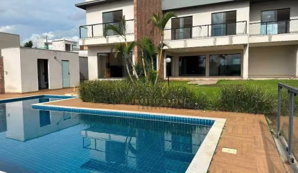 Casa com 5 quartos, terreno de 600 metros, localizada em condomínio em Varginha - MG