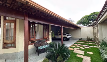 Casa com 4 dormitórios à venda, 292 m² por R$ 890.000,00 - Rezende - Varginha/MG