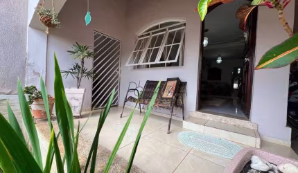 Casa com 3 dormitórios à venda, 288 m² por R$ 760.000,00 - Rezende - Varginha/MG