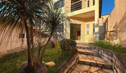 Casa com 3 dormitórios à venda, 245 m² por R$ 570.000,00 - Vila Verde - Varginha/MG