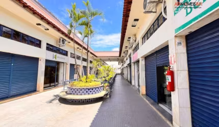 Loja no Shopping Platina Street, com área interna de 25m² e mezanino com 25m², com 01 banheiro, excelente ponto comercial, no Calafate.