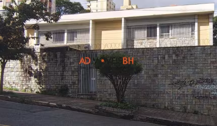 Casa de esquina com área construída de 321m², com habite-se, 04 quartos, 01 suíte, 04 vagas, na Serra