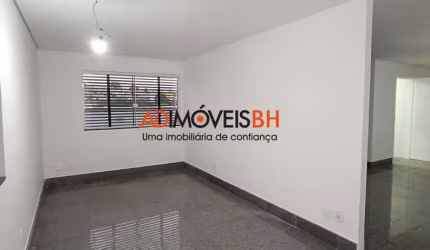 Casa com habite-se com área de 220m², com loja de 60m², 04 quartos, 02 suítes, 06 vagas de garagem, no Cachoeirinha