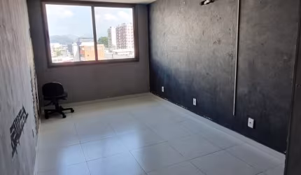 Aluga-se Sala Comercial em Excelente Localização – Madureira