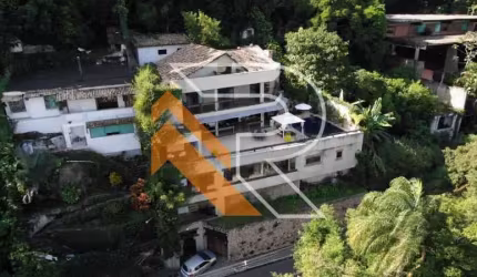 Casa com 5 quartos à venda na Estrada Leopoldo Froes, São Francisco, Niterói, 949 m2 por R$ 3.000.000