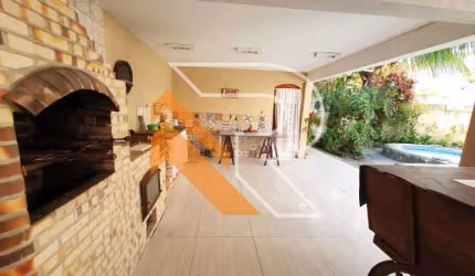 Casa com 6 quartos à venda na Rua André Henrique Serpa Pinto, Camboinhas, Niterói, 422 m2 por R$ 3.300.000