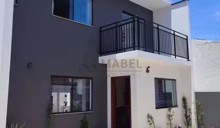 Vendo casa 2 dormitórios, 2 banheiros em Garopaba