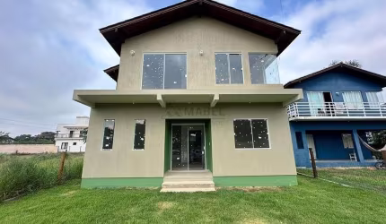 Casa com 03 quartos sendo 01 suíte na Ibiraquera