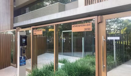 Apartamento padrão Cyrela mobiliado no Menino Deus