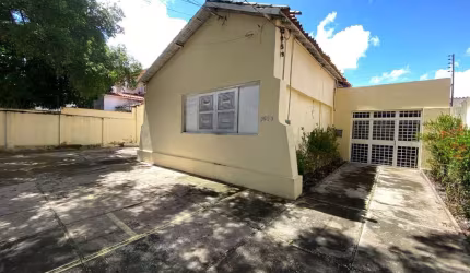 Casa com 7 dormitórios para alugar, 335 m² por R$ 7.000/mês - Centro - Teresina/PI
