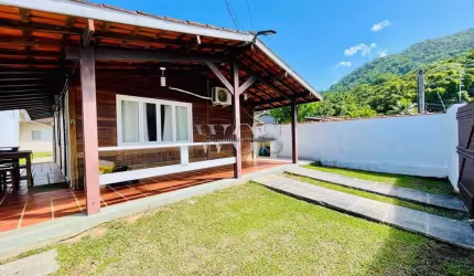 Casa Mobiliada à Venda | 3 Dormitórios | Piscina | Em Ubatuba - SP