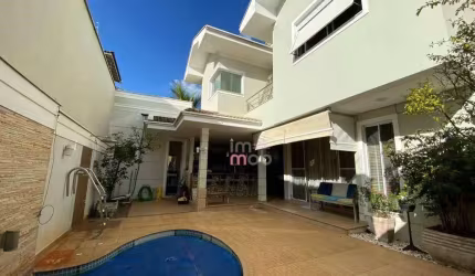 Casa em condomínio na Av. Dois Córregos