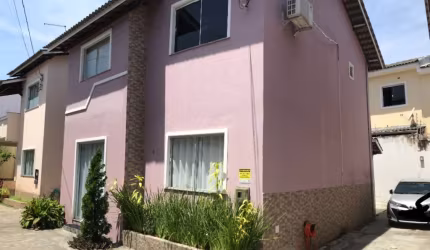 Casa com 3 quartos à venda na Rua Milena Ramone Alencar Ramos, 478, Ipitanga, Lauro de Freitas, 120 m2 por R$ 450.000