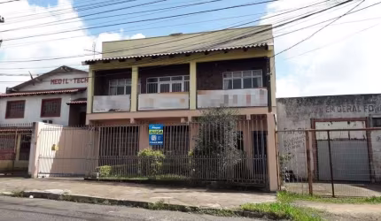 Casa Comercial Espaçosa à Margem da RS 020 - Gravataí