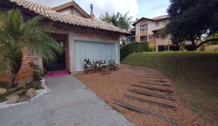 Casa de Luxo em Condomínio Exclusivo com Infraestrutura Completa