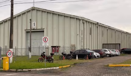 Alugue Amplo Pavilhão de 1300m² com Acesso Fácil em Gravataí