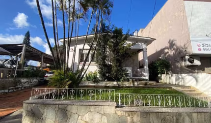 Ampla Casa Comercial na Avenida José Loureiro da Silva: Aluguel Fácil, Online e Sem Fiador!