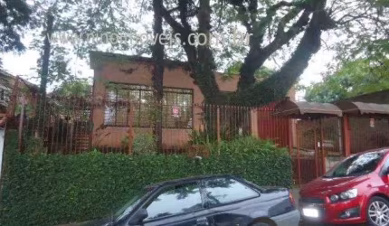 Casa Comercial Espaçosa no Centro - Ideal para Clínica ou Estética