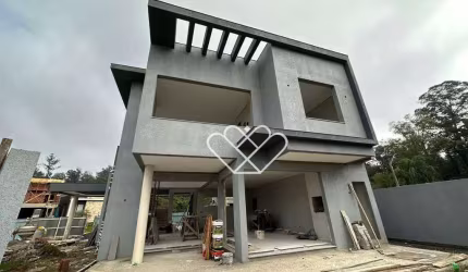 Luxuosa Casa na Beira do Lago no City Park: Elegância, Conforto e Natureza em Harmonia