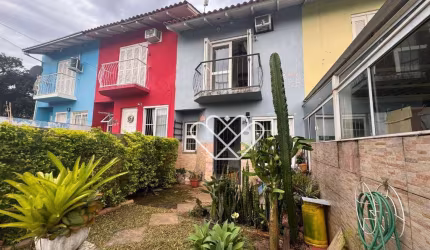 Charmoso Sobrado de 2 Dormitórios com Garagem - Bairro São Vicente