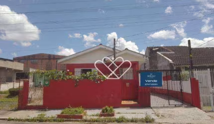 Ampla Casa com 3 Dormitórios e Pátio em Cachoeirinha