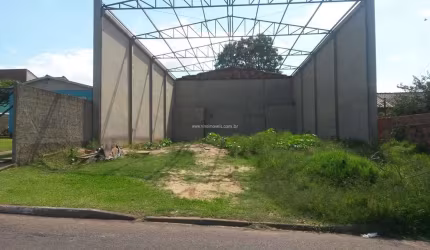 Ampla Loja Comercial com 300m², Estacionamento e 2 Banheiros