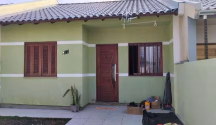 Casa Aconchegante com 2 Dormitórios e Quintal, Ideal para Sua Família!