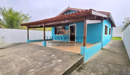 CASA A VENDA. EXELENTE OPORTUNIDADE A 550M DO MAR