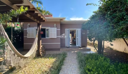 Casa para Venda em Sombrio, Centro, 2 dormitórios, 1 suíte, 1 banheiro, 1 vaga