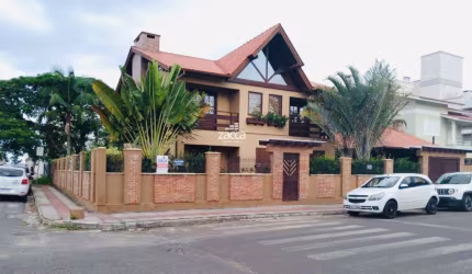 Casa para Venda em Sombrio, Centro, 4 dormitórios, 1 suíte, 4 banheiros, 3 vagas
