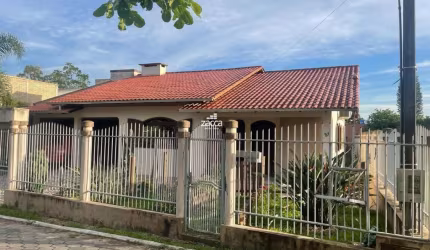 Casa para Venda em Sombrio, Centro, 3 dormitórios, 2 banheiros, 2 vagas