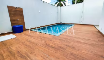 Fantástica casa com piscina em terreno de 500 m² no Bairro Icaray