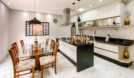 Casa na Av. Odorindo Perenha