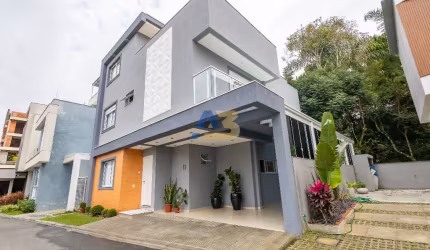 Sobrado Triplex Novo 3 Quartos à venda no bairro Cajuru | Curitiba