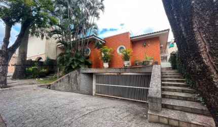 Casa para Venda em Presidente Prudente, Jardim Aviação, 4 dormitórios, 2 suítes, 4 banheiros, 2 vagas