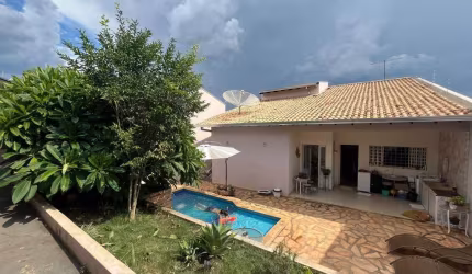 Casa para Venda em Presidente Prudente, Jardim Everest, 4 dormitórios, 3 suítes, 5 banheiros, 2 vagas