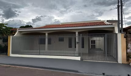 Casa para Venda em Presidente Prudente, Parque Furquim, 4 dormitórios, 1 suíte, 3 banheiros, 2 vagas