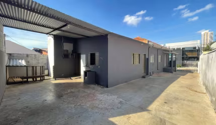 Casa para Locação em Presidente Prudente, Bosque, 2 dormitórios, 1 banheiro, 4 vagas