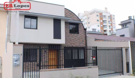 Sobrado com 3 dormitórios à venda, 166 m² por R$ 897.500,00 - Bacacheri - Curitiba/PR