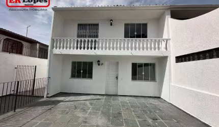 Sobrado com 3 dormitórios para alugar, 154 m² por R$ 2.833,96/mês - Santa Cândida - Curitiba/PR