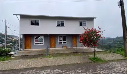 Casa com 2 quartos à venda na Nossa Senhora das Graças, Caxias do Sul  por R$ 250.000