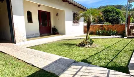 Casa com 3 quartos à venda na Nossa Senhora da Saúde, Caxias do Sul  por R$ 500.000