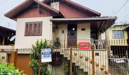 Casa com 6 quartos à venda no Rio Branco, Caxias do Sul  por R$ 460.000