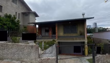 Casa com 3 quartos à venda no Salgado Filho, Caxias do Sul  por R$ 650.000