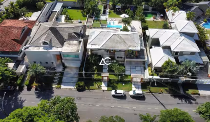 Linda mansão mobiliada a venda no estilo porteira na barra da Tijuca com 900 m2 de área construída e 1500 m2 de terreno .