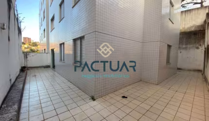 Apartamento com 3 Quartos e 3 banheiros para Alugar, 210 m² por R$ 4.300/Mês
