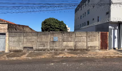 Terreno a venda no bairro Santa Mônica com ótima Localização