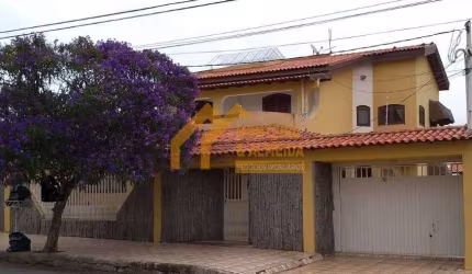 SOBRADO 5 QUARTOS A VENDA NA VILA BARTH EM ITAPETININGA/SP.
