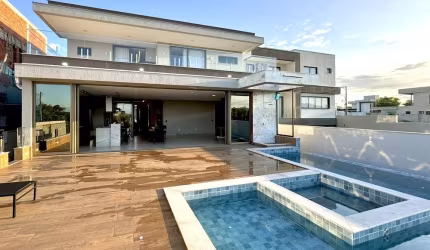 Duplex com  657 m2 Construídos, 4 Suítes, 3 Closets, Hidro, Área Gourmet e Piscina no Arquipélago de Manguinhos